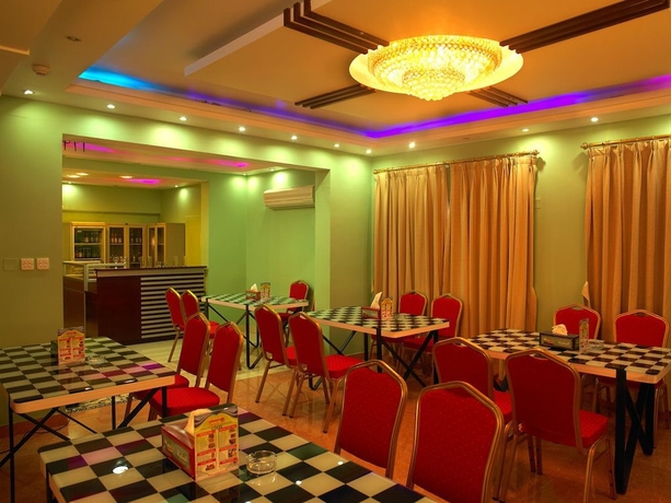 Imagen del bar/restaurante del Hotel Phoenicia. Foto 2