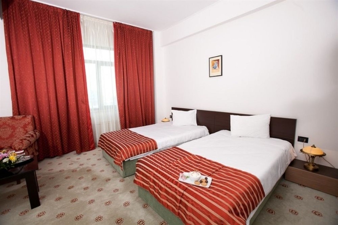 Imagen de la habitación del Hotel Phoenicia Grand. Foto 6