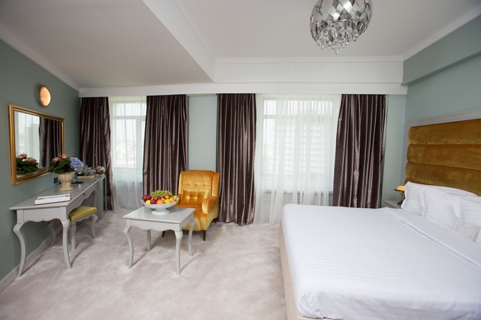 Imagen de la habitación del Hotel Phoenicia Grand. Foto 8