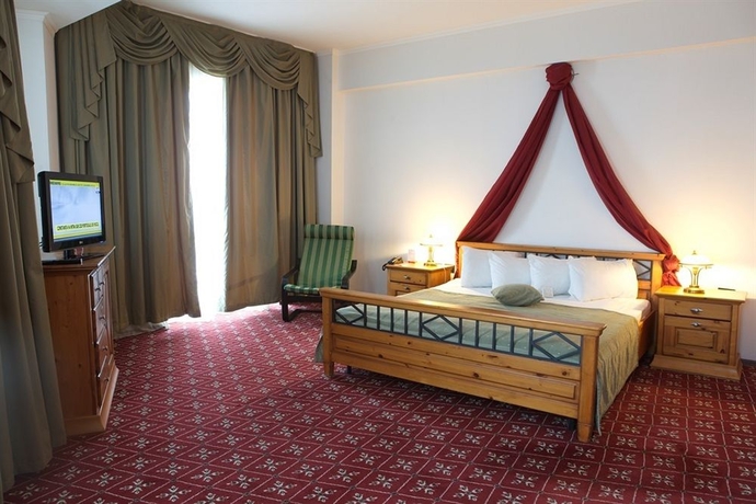 Imagen de la habitación del Hotel Phoenicia Grand. Foto 10