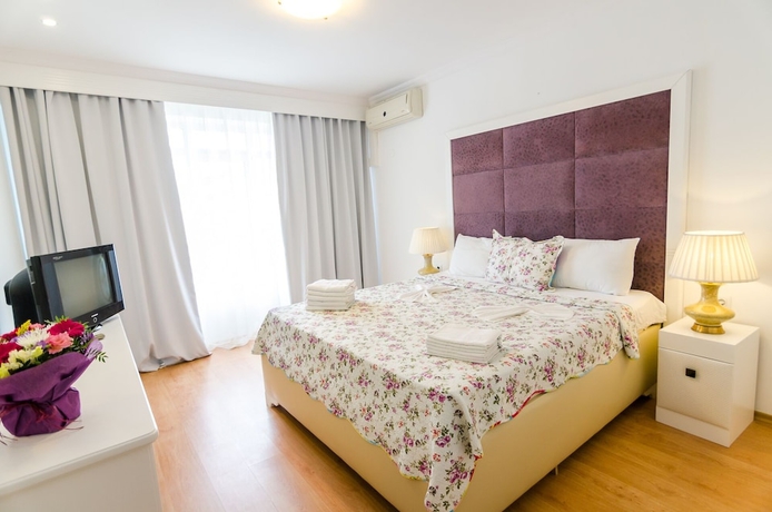 Imagen de la habitación del Hotel Phoenicia Holiday Resort. Foto 4