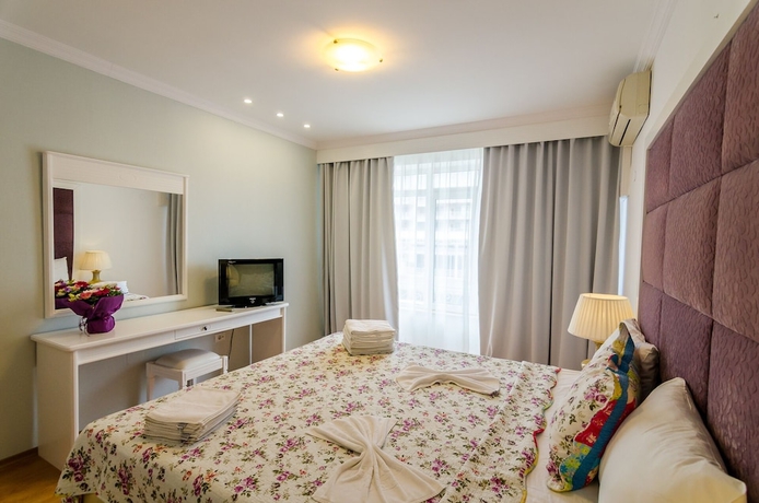 Imagen de la habitación del Hotel Phoenicia Holiday Resort. Foto 5