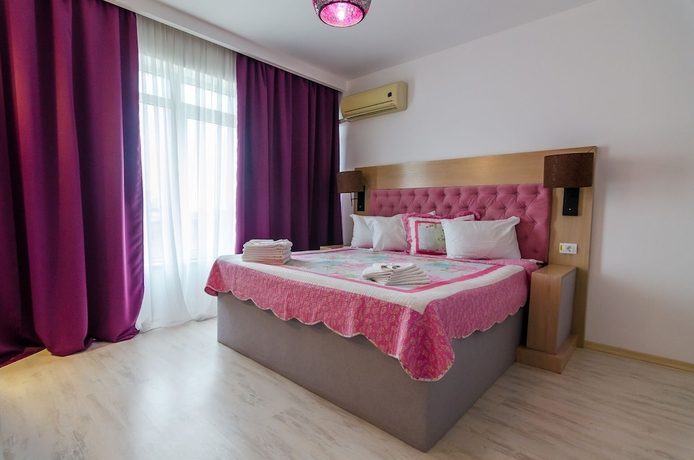 Imagen de la habitación del Hotel Phoenicia Holiday Resort. Foto 9