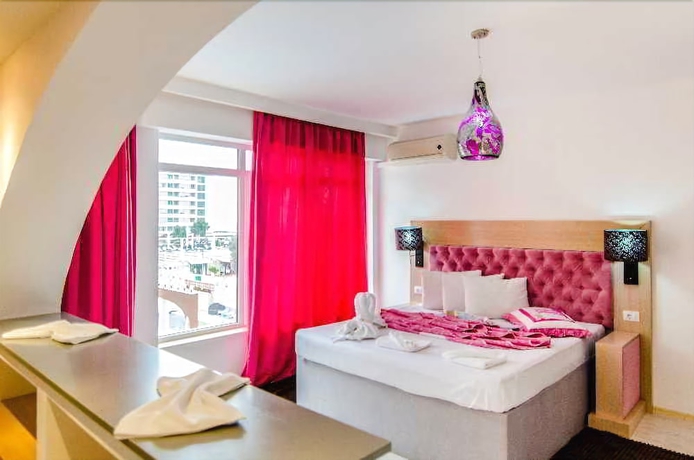 Imagen de la habitación del Hotel Phoenicia Holiday Resort. Foto 10