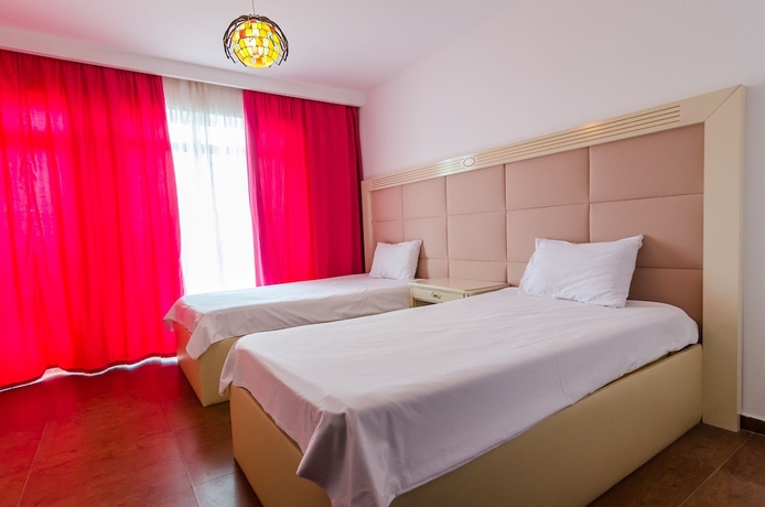 Imagen de la habitación del Hotel Phoenicia Holiday Resort. Foto 13