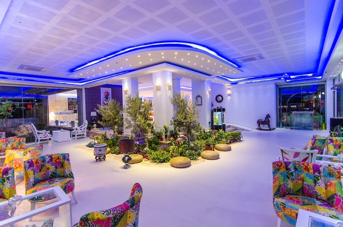 Imagen de los interiores del Hotel Phoenicia Luxury. Foto 19