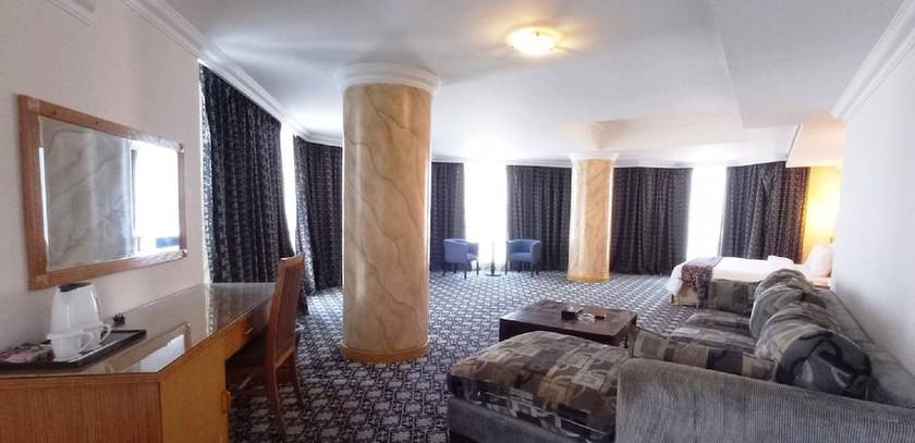 Imagen de la habitación del Hotel Phoenicia Tower. Foto 11