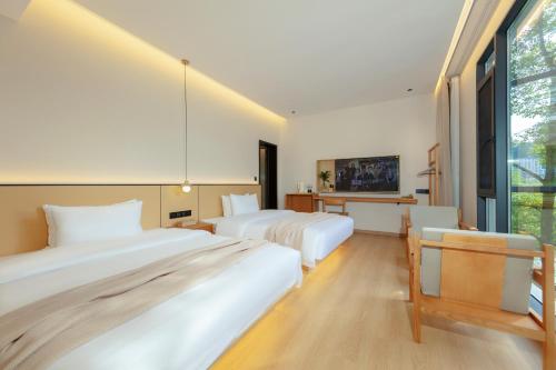 Imagen de la habitación del Hotel Phoenix Ancient City Courtyard凤凰古城庭院酒店. Foto 13