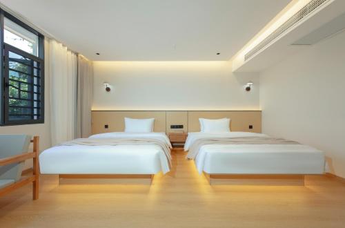 Imagen de la habitación del Hotel Phoenix Ancient City Courtyard凤凰古城庭院酒店. Foto 17