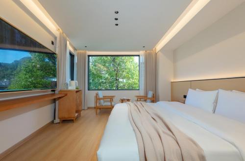 Imagen de la habitación del Hotel Phoenix Ancient City Courtyard凤凰古城庭院酒店. Foto 18