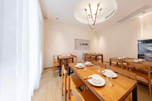 Imagen general del Hotel Phoenix Ancient City Courtyard凤凰古城庭院酒店. Foto 10