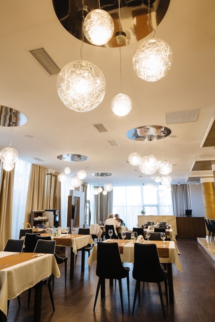 Imagen del bar/restaurante del Hotel Phoenix, Arad. Foto 4