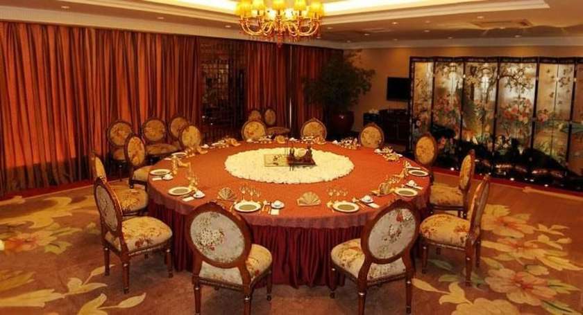 Imagen del bar/restaurante del Hotel Phoenix Garden Hotel - Yantai. Foto 3