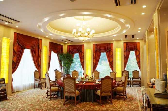 Imagen del bar/restaurante del Hotel Phoenix Garden Hotel - Yantai. Foto 4