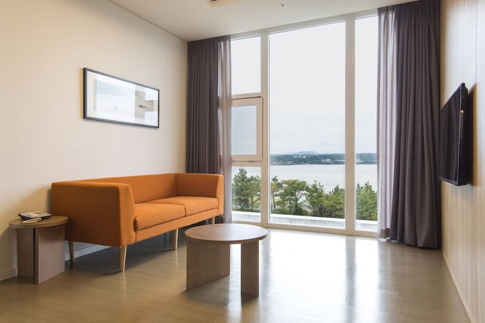 Imagen de la habitación del Hotel Phoenix Island. Foto 8