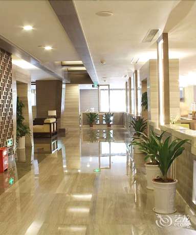 Imagen de los interiores del Hotel Phoenix Jinghua Hotel. Foto 18