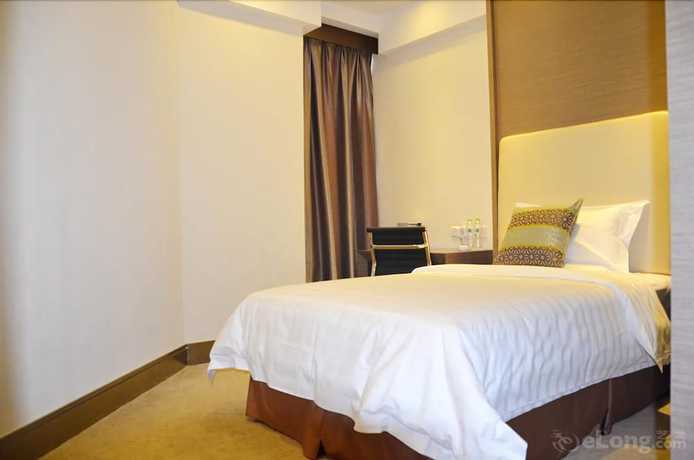 Imagen de la habitación del Hotel Phoenix Jinghua Hotel. Foto 6