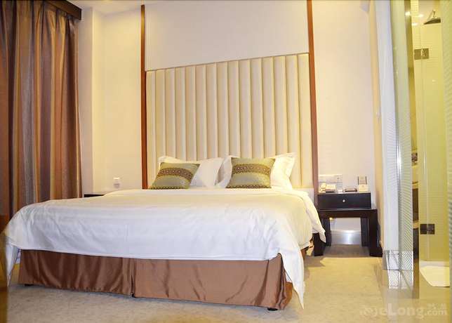 Imagen de la habitación del Hotel Phoenix Jinghua Hotel. Foto 8