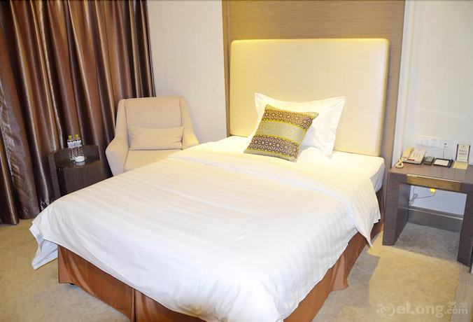 Imagen de la habitación del Hotel Phoenix Jinghua Hotel. Foto 12