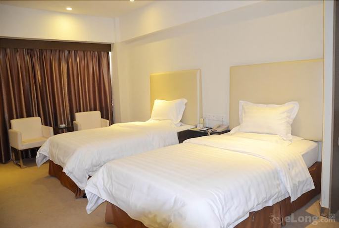 Imagen de la habitación del Hotel Phoenix Jinghua Hotel. Foto 13