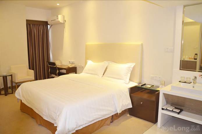 Imagen de la habitación del Hotel Phoenix Jinghua Hotel. Foto 15