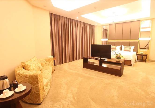 Imagen de la habitación del Hotel Phoenix Jinghua Hotel. Foto 17