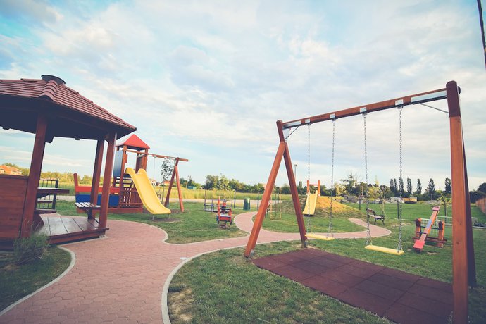 Imagen de los exteriores del Hotel Phoenix, Velika Gorica. Foto 15