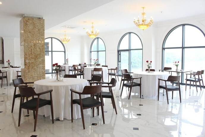 Imagen del bar/restaurante del Hotel Phoenix, Vi Thanh. Foto 18