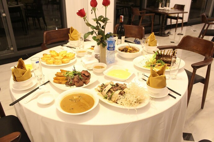 Imagen del bar/restaurante del Hotel Phoenix, Vi Thanh. Foto 20