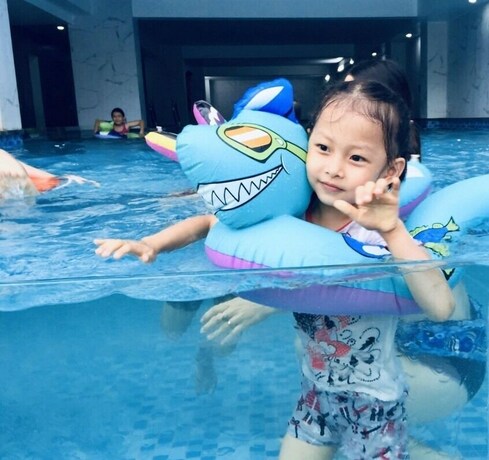 Imagen de la piscina del Hotel Phoenix, Vi Thanh. Foto 35