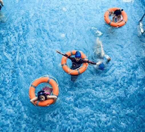 Imagen de la piscina del Hotel Phoenix, Vi Thanh. Foto 37