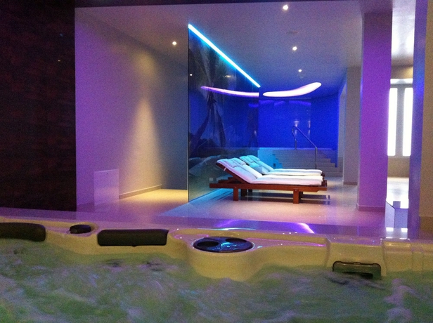 Imagen de la piscina del Hotel Phoenix, Zagreb. Foto 15