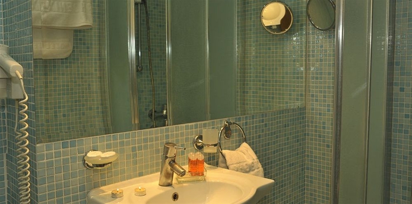 Imagen de la habitación del Hotel Phoenix, Zante. Foto 9