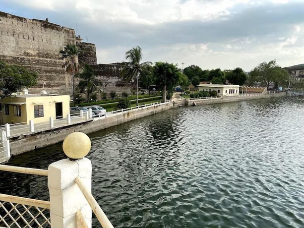 Imagen de los exteriores del Hotel Phool Mahal Palace. Foto 11