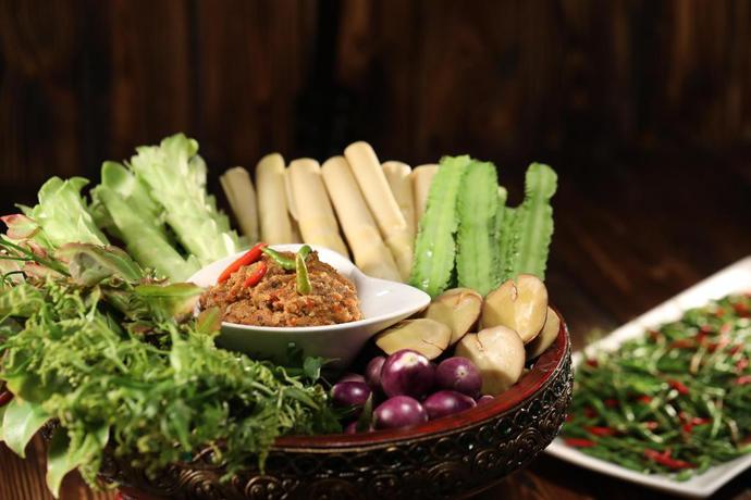 Imagen del bar/restaurante del Hotel Phornpailin Riverside Resort. Foto 7