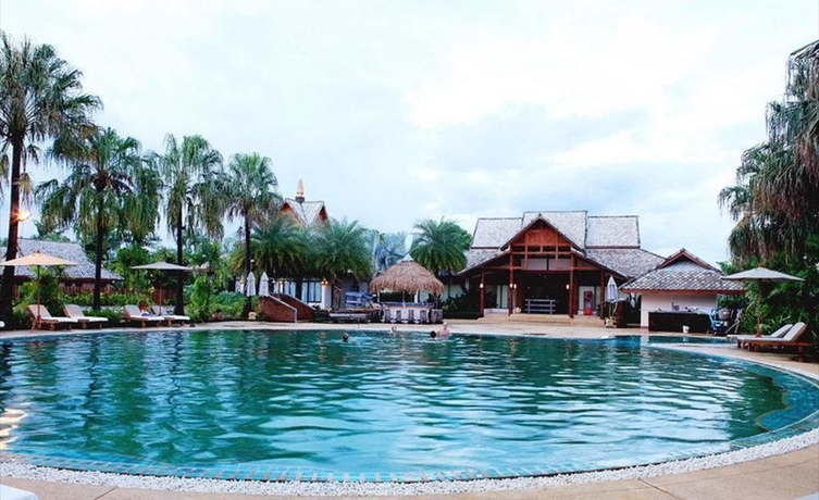 Imagen de la piscina del Hotel Phowadol Resort and Spa. Foto 6