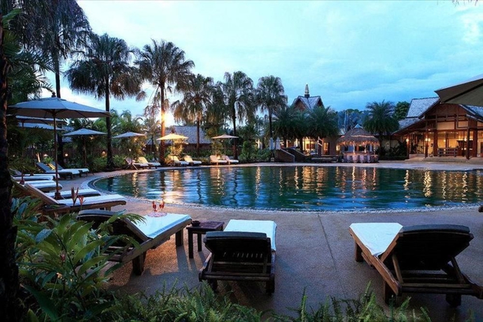 Imagen de la piscina del Hotel Phowadol Resort and Spa. Foto 7