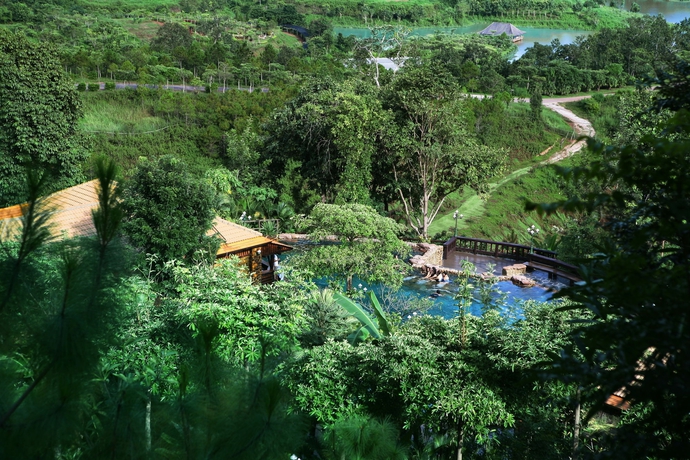 Imagen de la piscina del Hotel Phu Pha Nam Resort and Spa. Foto 9