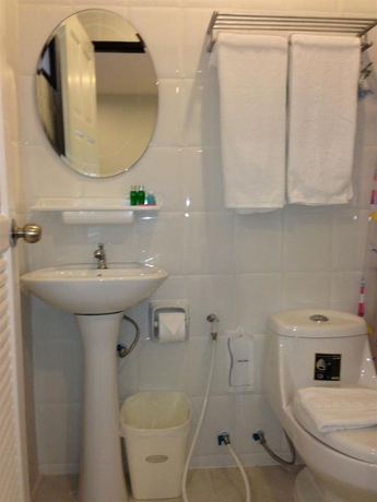 Imagen de la habitación del Hotel Phuket Airport Inn. Foto 10