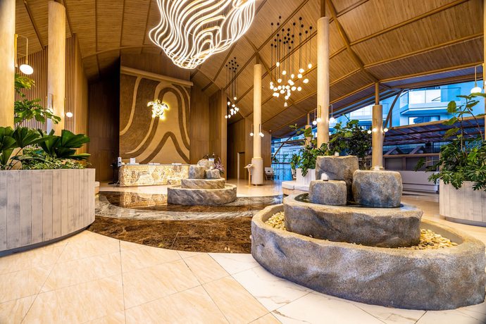 Imagen de los interiores del Hotel Phuket Emerald Beach Resort. Foto 16