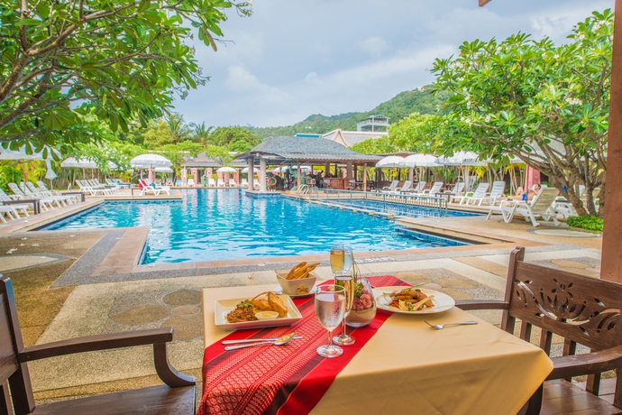 Imagen del bar/restaurante del Hotel Phuket Kata Resotel. Foto 5