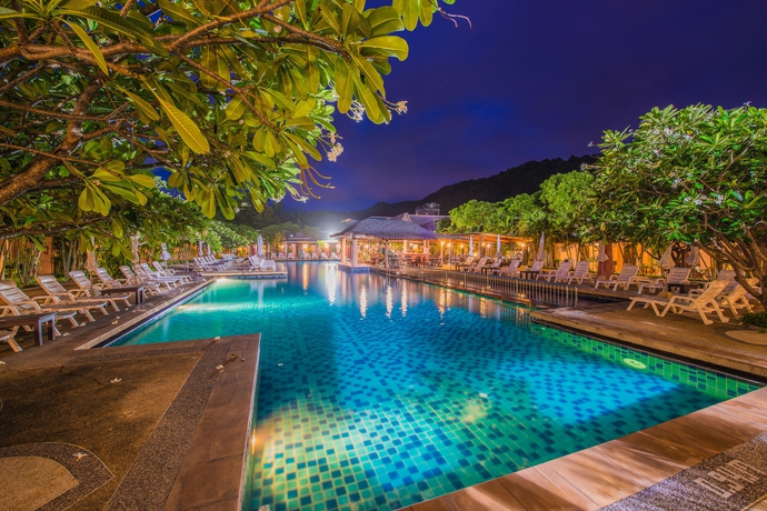 Imagen de la piscina del Hotel Phuket Kata Resotel. Foto 13