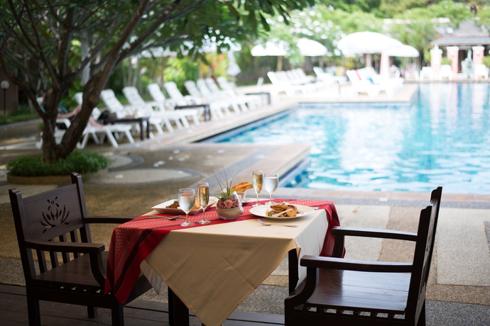 Imagen del bar/restaurante del Hotel Phuket Kata Resotel. Foto 6