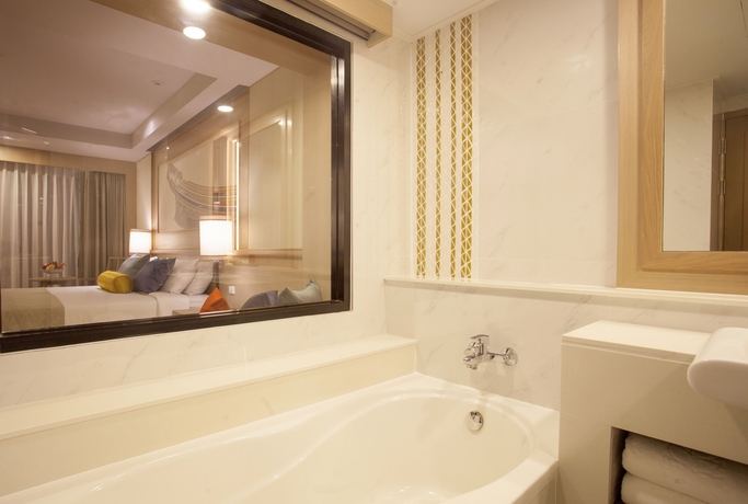 Imagen de la habitación del Hotel Phuket Marriott Resort and Spa, Merlin Beach - Sha Plus. Foto 11