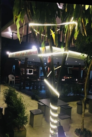 Imagen del bar/restaurante del Hotel Phumiphat Resort Koh Mook. Foto 5