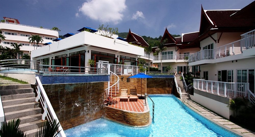 Imagen de la piscina del Hotel Phunawa Resort. Foto 9