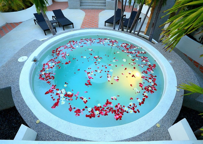 Imagen de los exteriores del Hotel Phunawa Resort. Foto 6