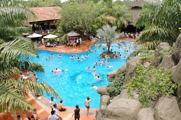 Imagen de la piscina del Hotel Phuong Nam Resort. Foto 39