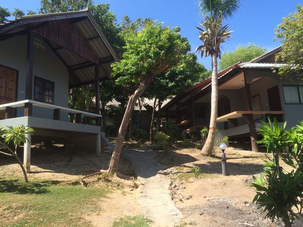 Imagen de la habitación del Hotel Phupha Bungalow. Foto 9