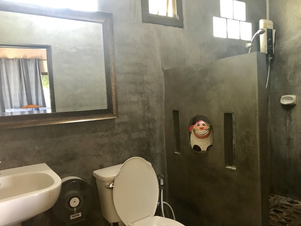 Imagen de la habitación del Hotel Phupha Inn Resort. Foto 17